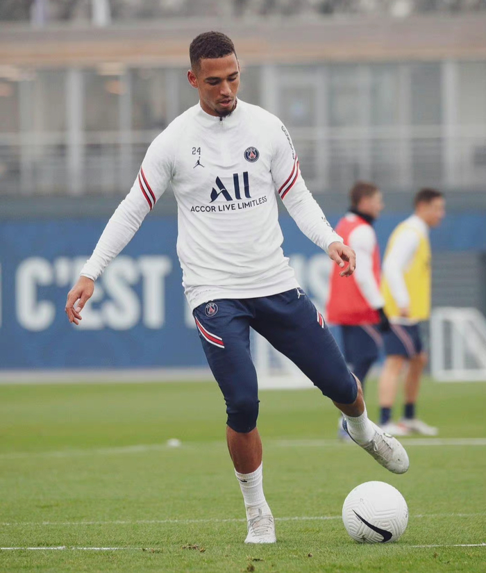 关于集结日华盛顿奇才备战法国杯，防线松动细节曝光，赛场秩序良好，阵容厚度经受考验的信息-尊龙凯时