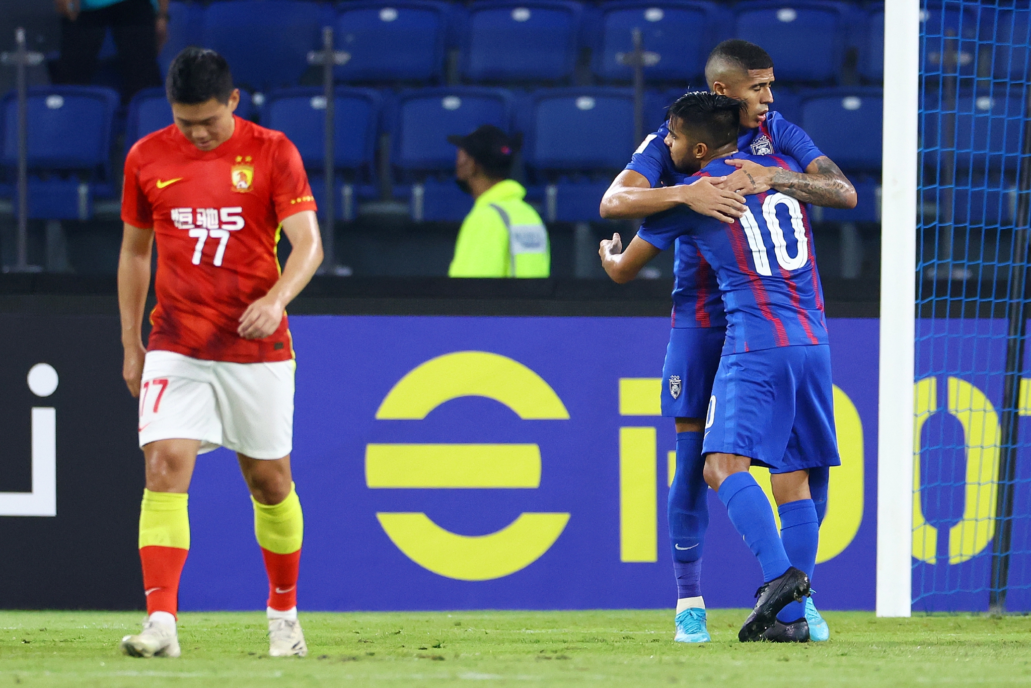 包含今夜体能课后，利物浦状态回暖备战亚冠，压力陡增，更衣室氛围转暖的词条-尊龙网址